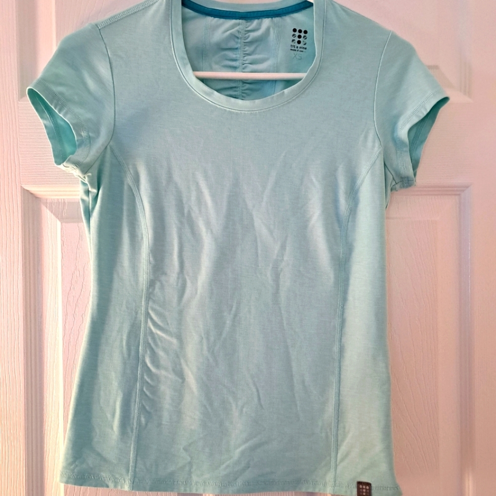💙💚 Short Sleeve Aqua Blue Green TITLE NINE Grace Tee Shirt Rouched Back XS